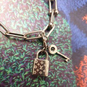 Women Silver Metal Chain Lock and Key Charms Bracelet Fashion Design Jewelry